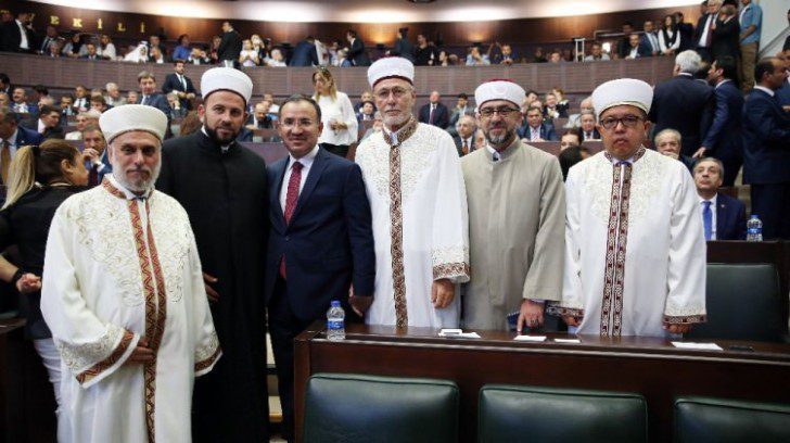 ak-parti-grubunda-surpriz-konuklar