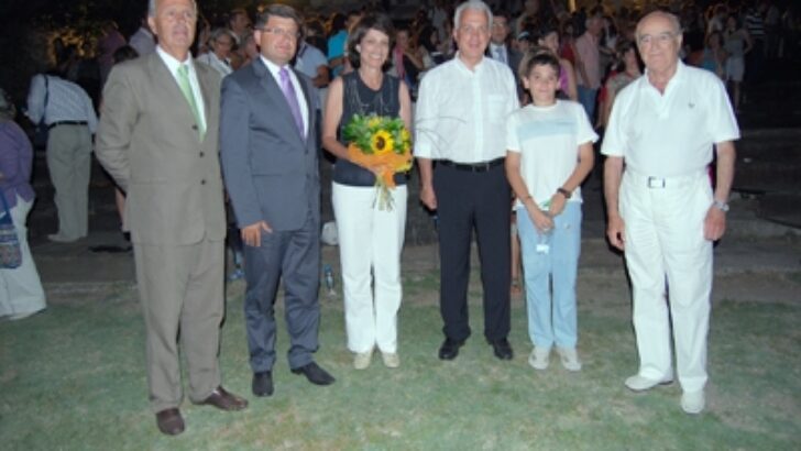 Başkonsolos Mustafa Sarnıç, Kavala`lı Mehmet Ali Paşa Kalesi`nde ayakta alkışlandı.