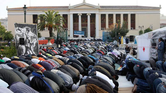 Atina’da Müslümanlar yine açık havada namaz kılacak