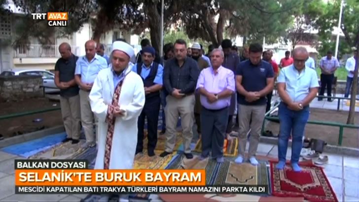 Selanik’te Mescidi kapatılan Batı Trakya Türkleri, bayram namazını parkta kıldı
