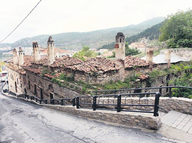 Yunanistan’ın Kurşunlu Camii yenilenmeyi bekliyor