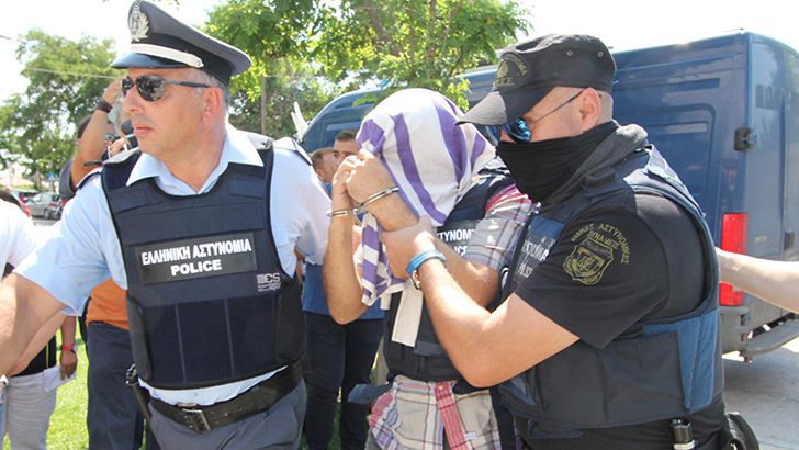 Darbeci askerler iade sürecini uzatıyor