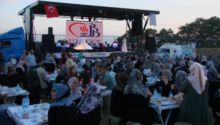 Gönüller “Bereket Konvoyu”nun iftar sofrasında buluştu