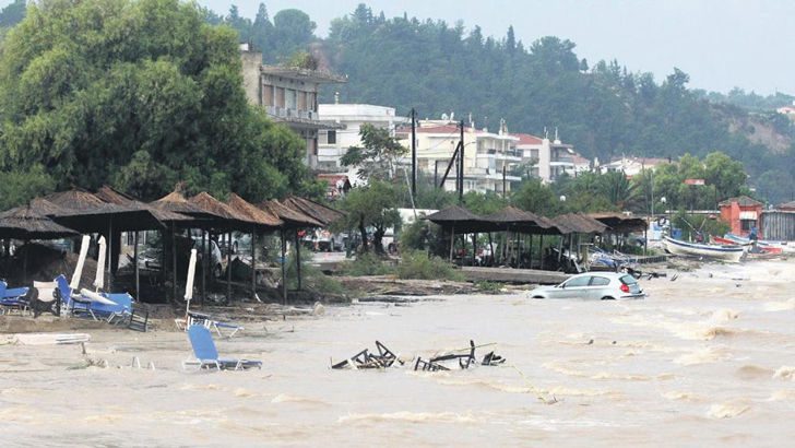 Yunanistan sele teslim