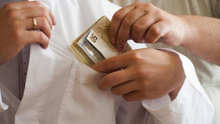 Dedeağaç üniversite hastanesi doktoru rüşvetten tutuklandı!