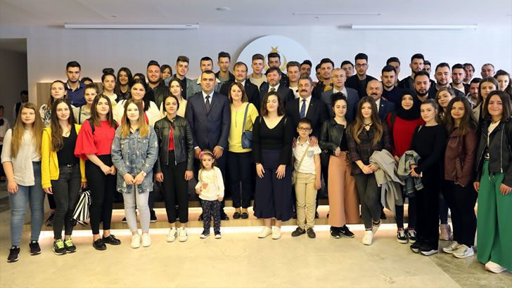 Başbakan Yardımcısı Çavuşoğlu, Batı Trakyalı öğrencilerle buluştu