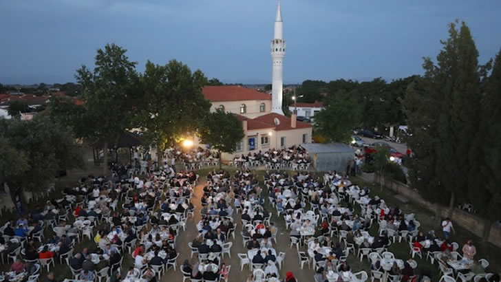 Bursa Büyükşehir Belediyesi Batı Trakya Türklerine iftar ve sahur verdi