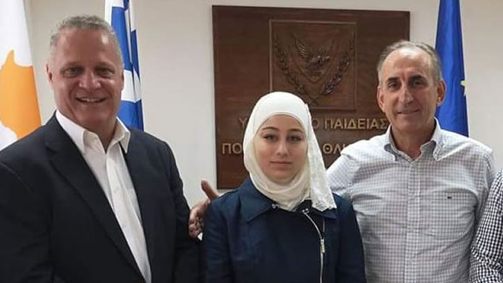 Güney Kıbrıs’ta başörtüsü tartışmasında müdür görevden alındı