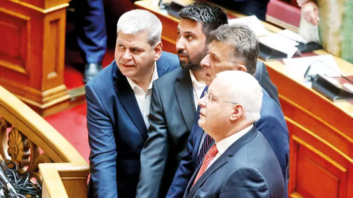 Yunanistan’da vekillerden 3 ayrı yemin
